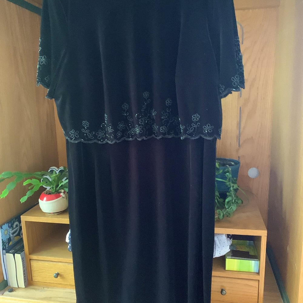 R & M Richards Elegant Black Long Sleeve Dress